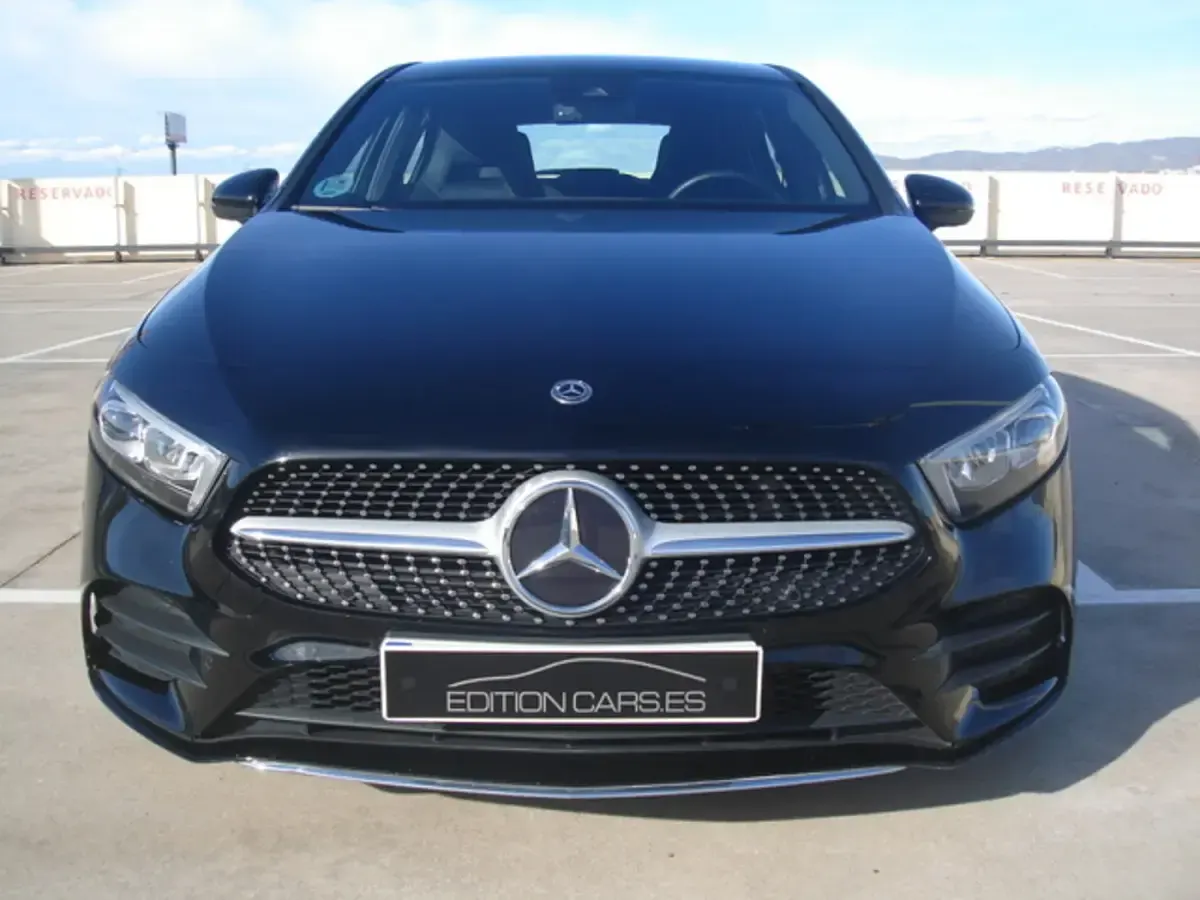 Usado Mercedes A180 116 CV (85 kW) 2022 Negro Utilitario