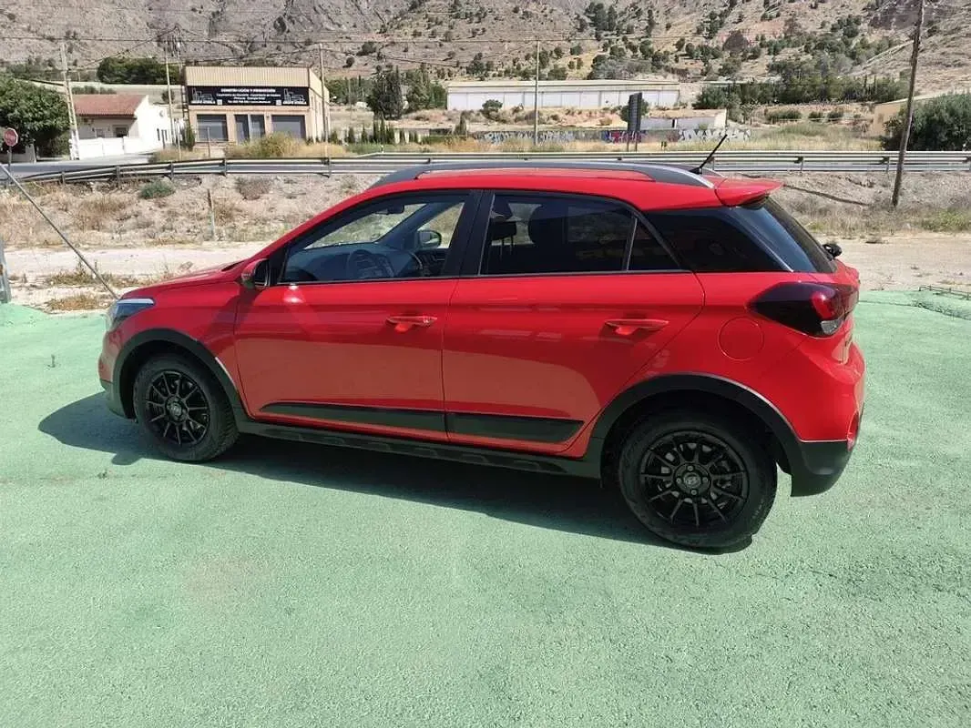 Usado Hyundai i20 Active 100 CV (73 kW) 2019 Rojo Utilitario