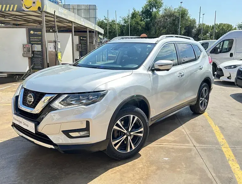 Usado Nissan X-Trail 160 CV (117 kW) 2020 Gris / plata SUV