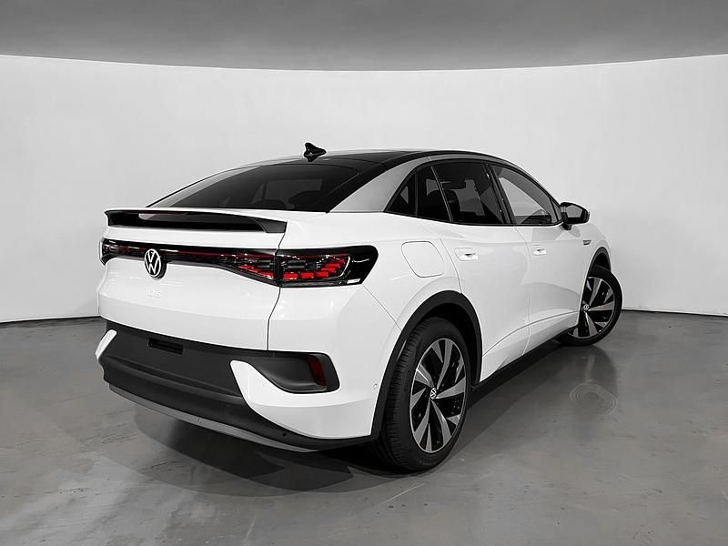 Usado VW ID.5 Pro 150 kW (204 CV) 2024 Blanco glaciar metalizado techo negro SUV