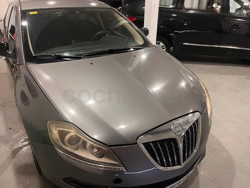 Usado Lancia Delta 165 CV (121 kW) 2010 Gris / plata Utilitario