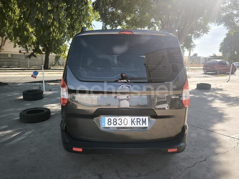 Usado Ford Tourneo Courier Sport 100 CV (73 kW) 2018 Gris / plata Monovolumen