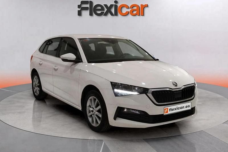 Blanco Usado 2021 Skoda Scala Ambition Utilitario | 12.490 € (Precio justo) - Imagen 1/4