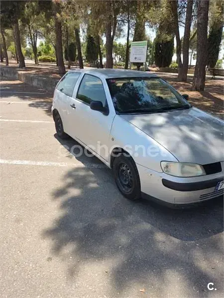 Usado Seat Ibiza Stella 68 CV (50 kW) 2001 Gris / plata Utilitario