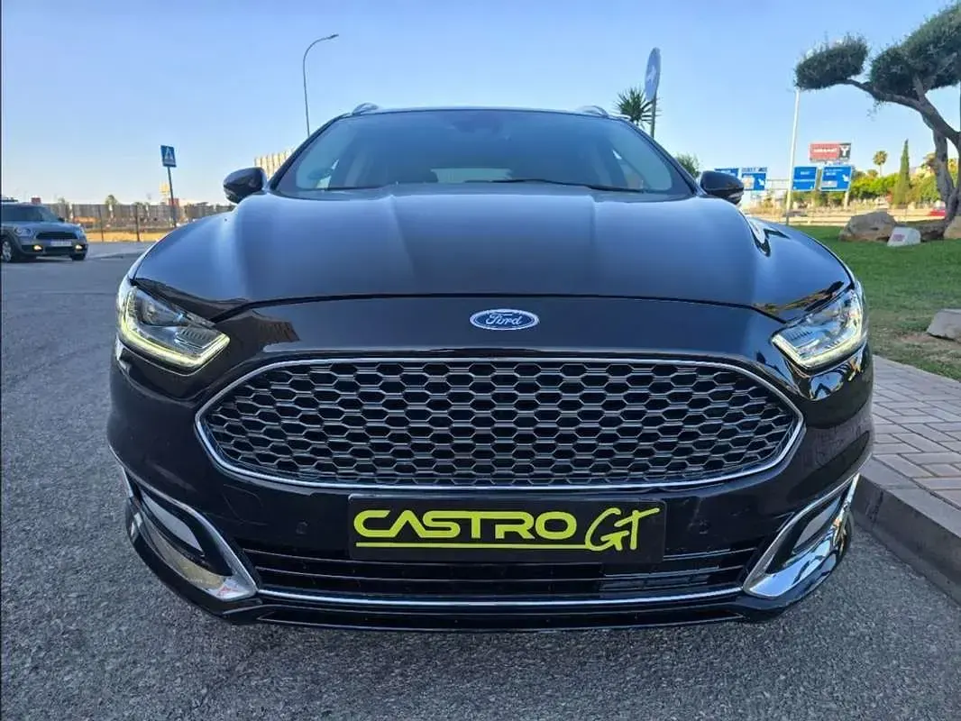 Usado Ford Mondeo Vignale 241 CV (177 kW) 2015 Negro Familiar