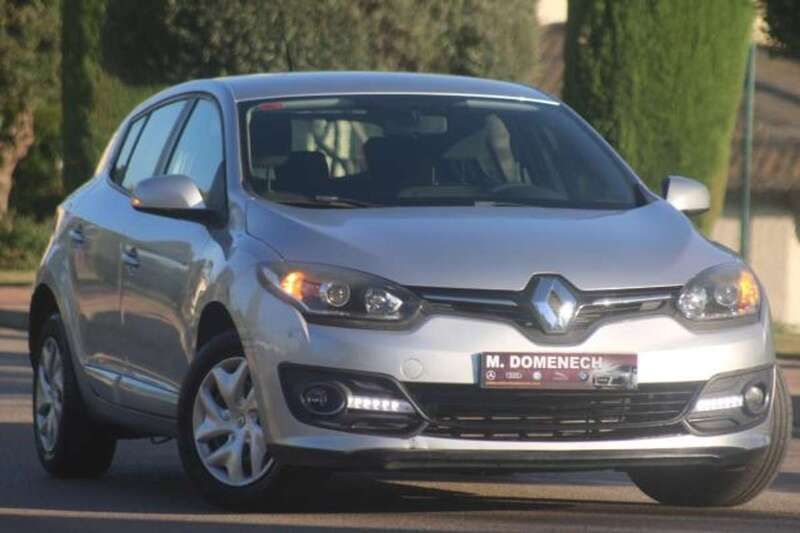 Plateado Usado 2015 Renault Mégane III LIMITED Utilitario | 8490 € (Precio justo) - Imagen 1/4