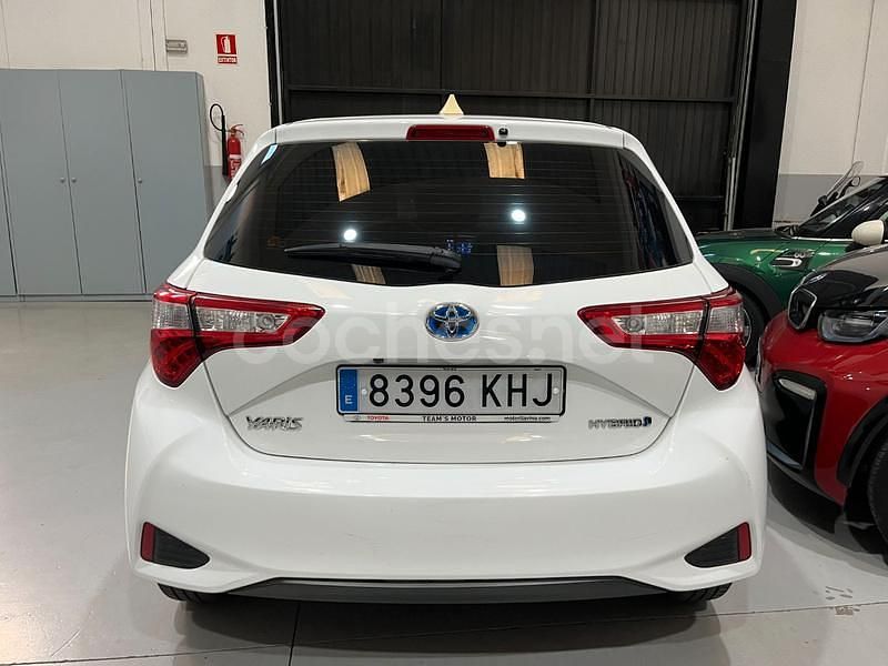 Usado Toyota Yaris Hybrid Advance 100 CV (73 kW) 2018 Blanco Berlina