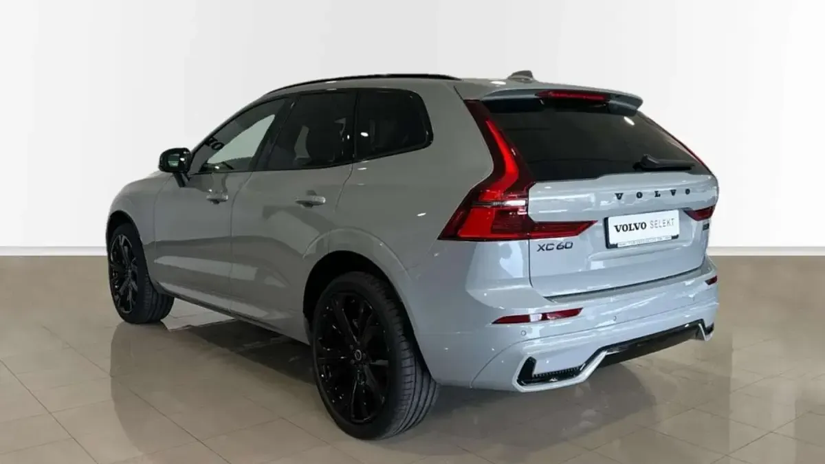 Usado Volvo XC60 Plus 252 CV (185 kW) 2025 Gris SUV