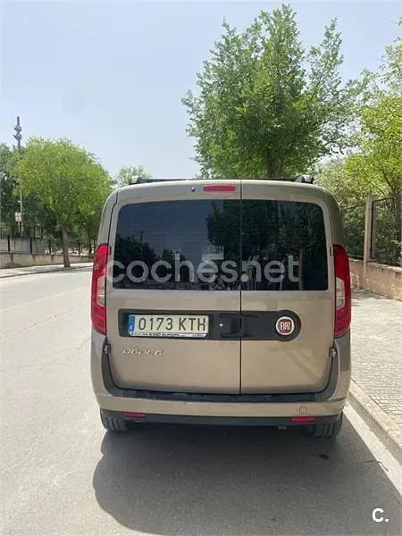 Usado Fiat Doblò Lounge 95 CV (69 kW) 2016 Marrón Monovolumen