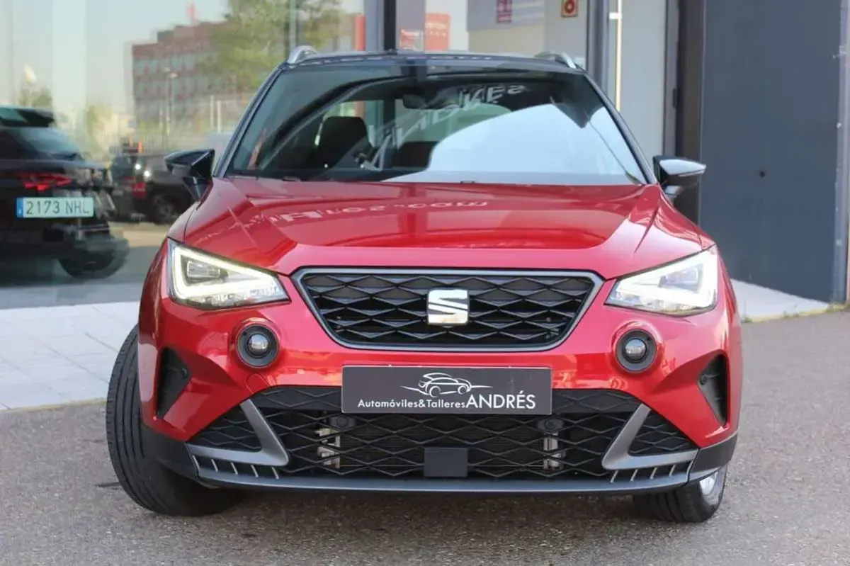Usado Seat Arona FR 115 CV (84 kW) 2025 Rojo SUV