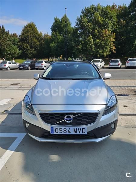 Negro Usado 2015 Volvo V40 CC Kinetic Familiar | 12.700 € (Precio justo) - Imagen 1/4