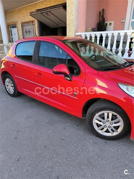Rojo Usado 2010 Peugeot 207 Envy Berlina | 3000 € (Precio justo) - Imagen 1/4