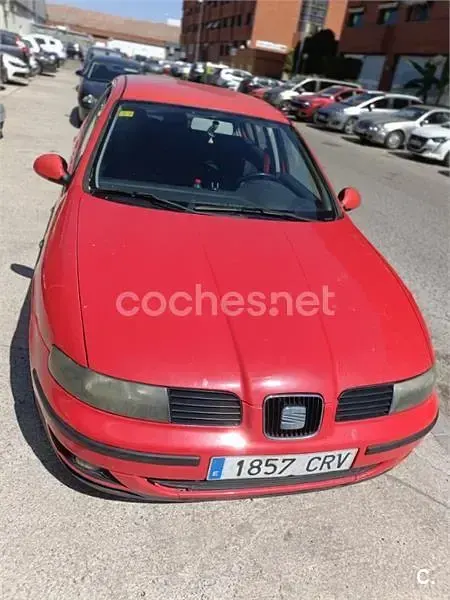 Usado Seat Leon Sport 110 CV (80 kW) 2004 Rojo Utilitario