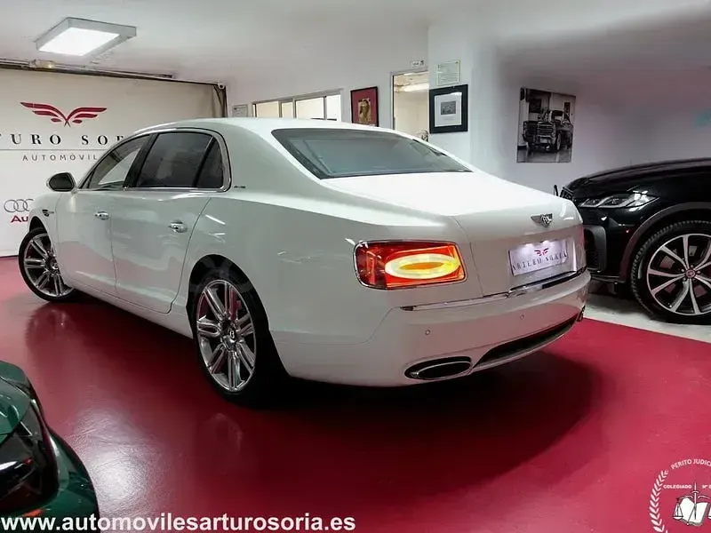 Usado Bentley Flying Spur 625 CV (459 kW) 2016 Blanco Berlina
