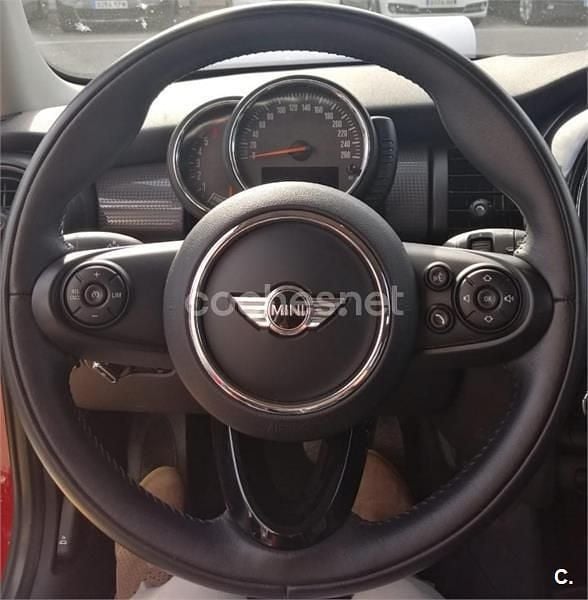 Usado Mini Cooper D 116 CV (85 kW) 2016 Rojo Utilitario