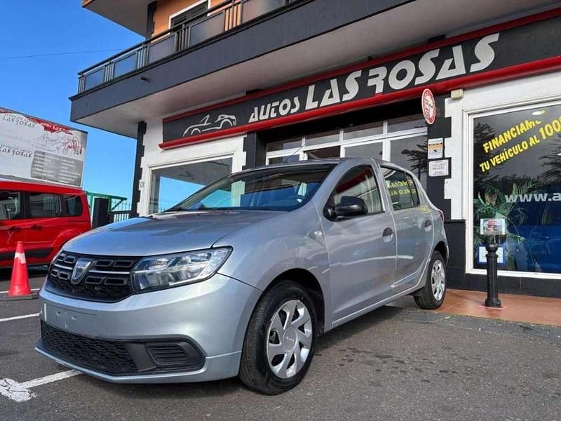 Usado Dacia Sandero 75 CV (55 kW) 2019 Plateado Familiar