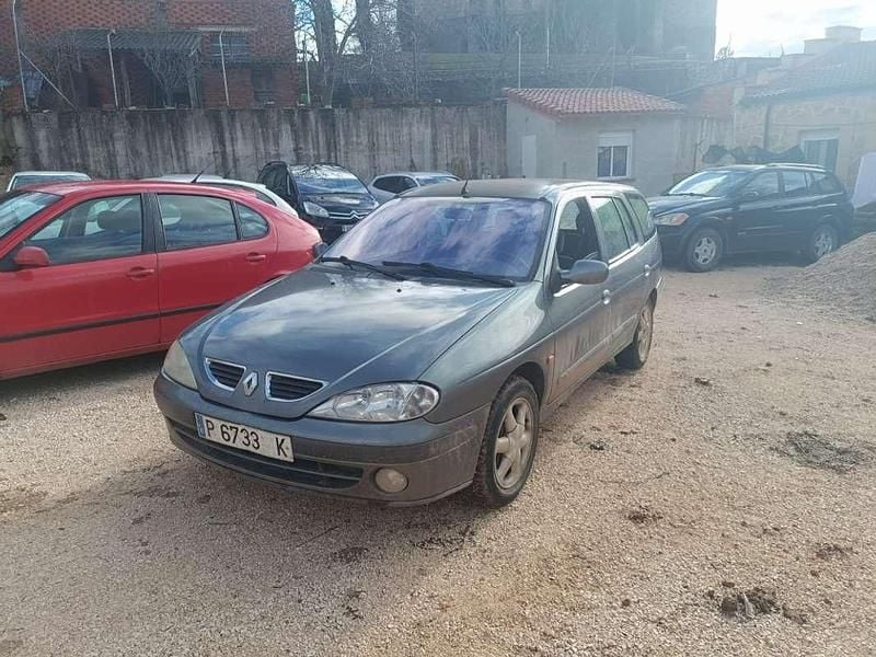 Usado Renault Mégane 99 CV (72 kW) 1999 Gris Utilitario