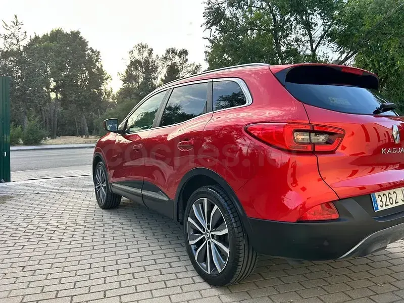 Usado Renault Kadjar Zen 110 CV (80 kW) 2016 Granate SUV
