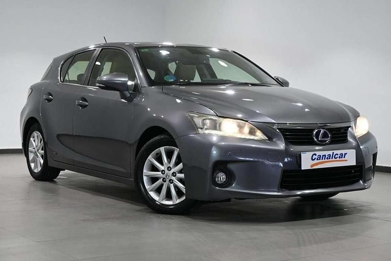 Usado Lexus CT200h 136 CV (100 kW) 2012 Gris Utilitario