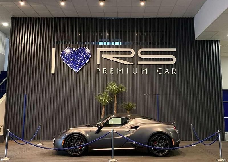 Gris / plata Usado 2019 Alfa Romeo 4C Competizione Coupe | 108.990 € - Imagen 1/4