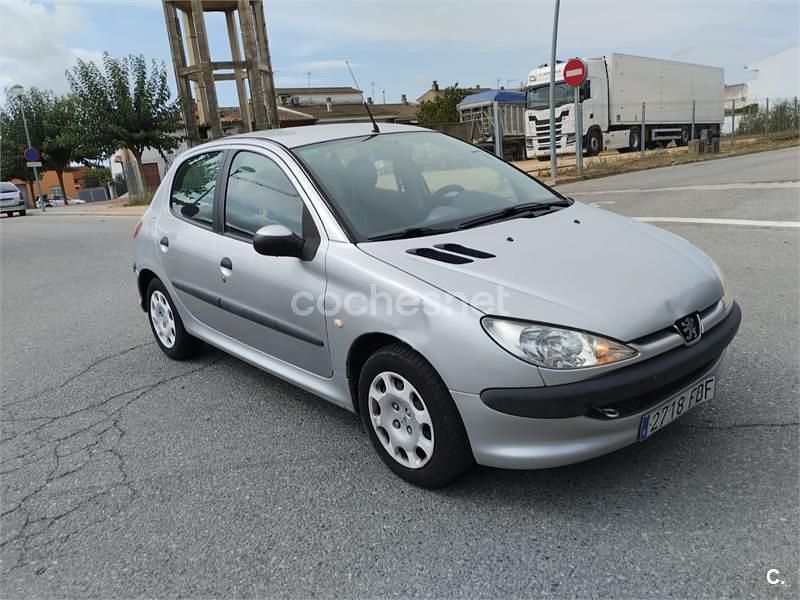 Gris / plata Usado 2006 Peugeot 206 Berlina | 1900 € (Buen precio) - Imagen 1/4