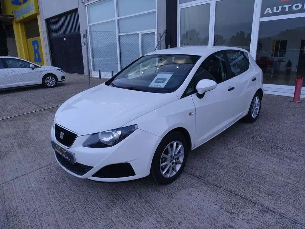 Usado Seat Ibiza Reference 86 CV (63 kW) 2011 Blanco Utilitario