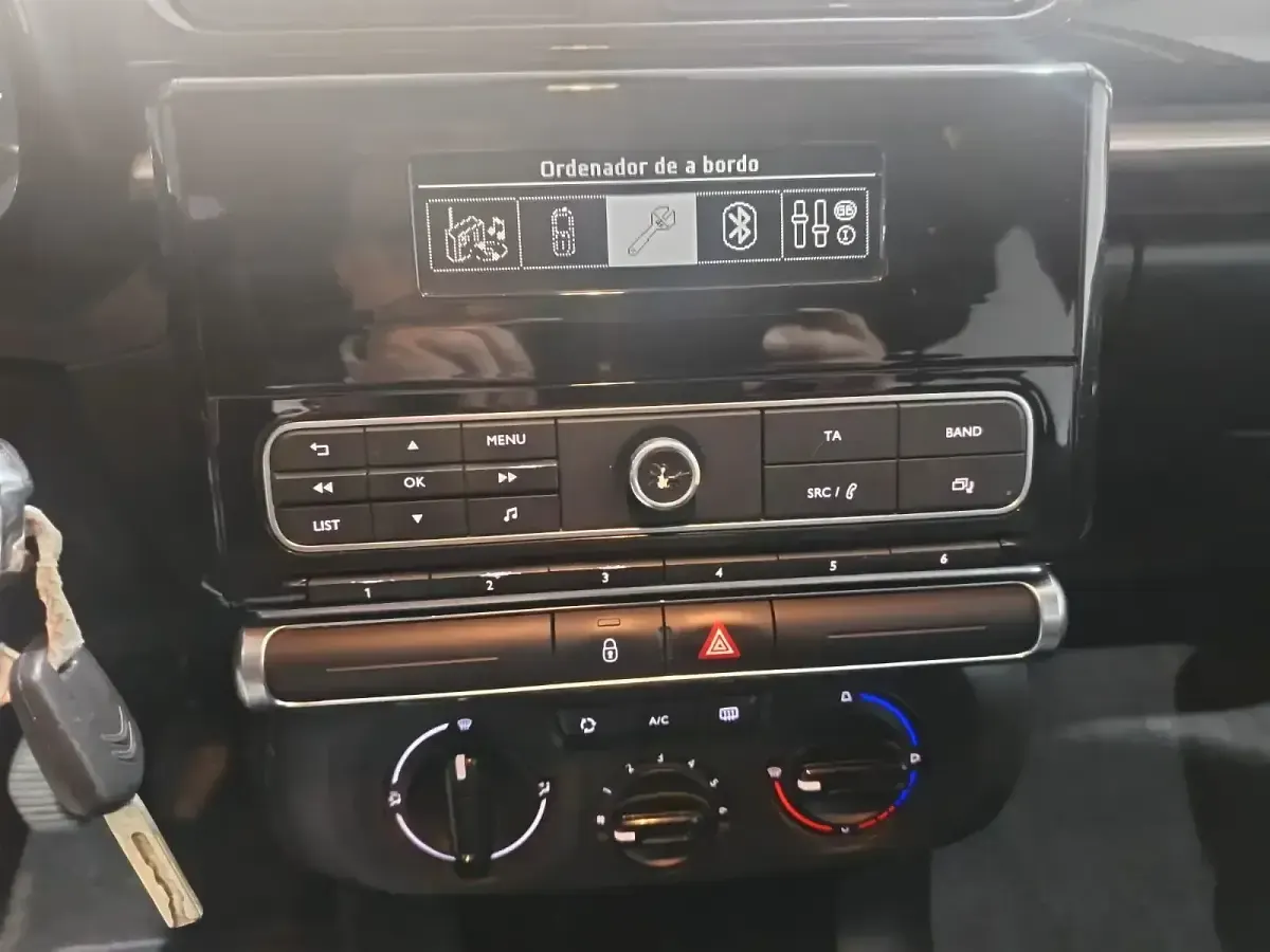 Usado Citroën C3 Feel 68 CV (50 kW) 2017 Rojo Berlina