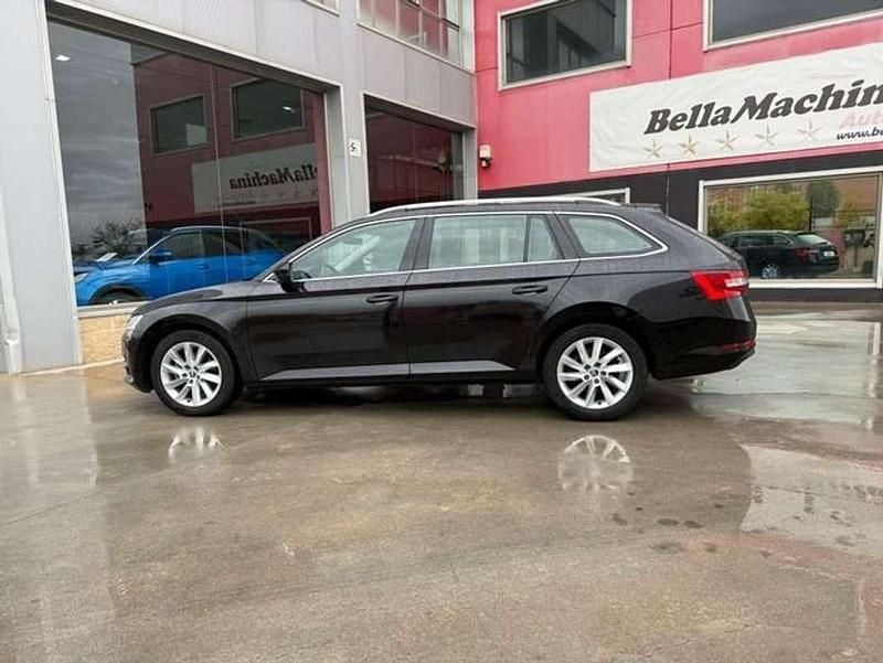 Usado Skoda Superb Ambition 122 CV (89 kW) 2021 Negro Familiar