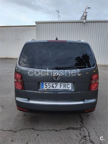 Usado VW Touran Highline 170 CV (125 kW) 2007 Gris / plata Monovolumen