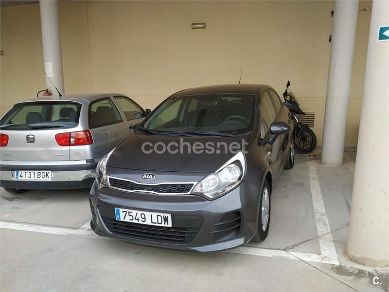 Usado Kia Rio 84 CV (61 kW) 2016 Gris / plata Utilitario