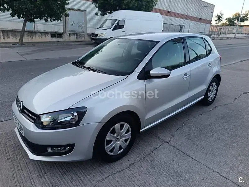 Usado VW Polo Advance 90 CV (66 kW) 2010 Gris / plata Utilitario