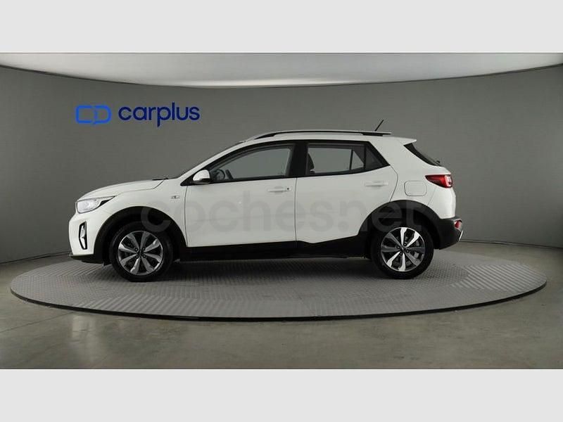 Usado Kia Stonic 84 CV (61 kW) 2023 Clear white (sólido) SUV