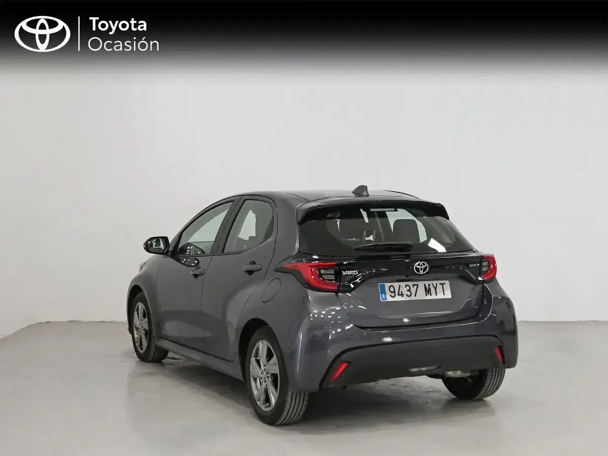 Usado Toyota Yaris Active 116 CV (85 kW) 2025 Gris Utilitario