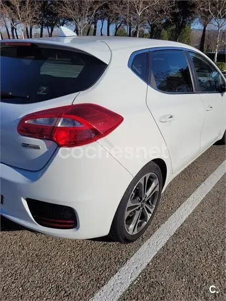 Usado Kia Ceed 120 CV (88 kW) 2018 Blanco Utilitario