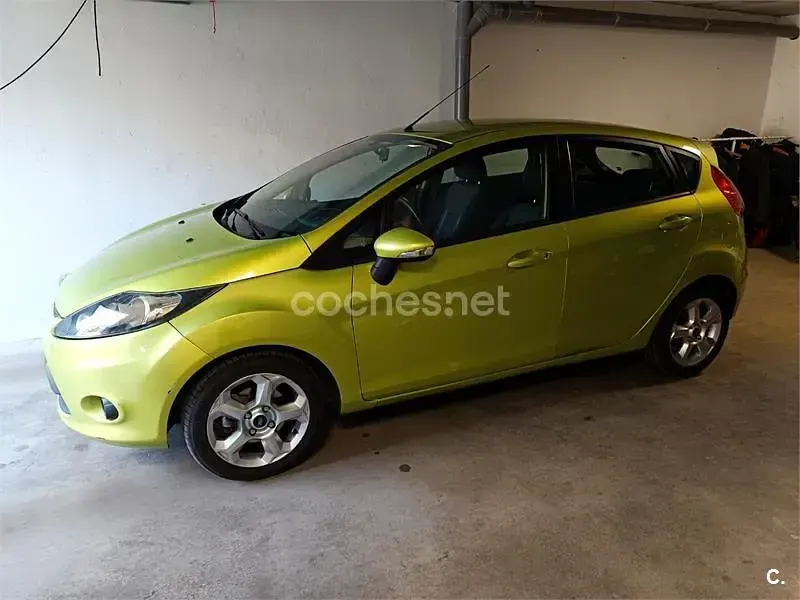 Usado Ford Fiesta Trend 68 CV (50 kW) 2008 Naranja Utilitario