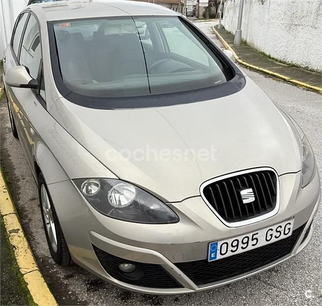Usado Seat Altea Style 105 CV (77 kW) 2009 Beige Monovolumen