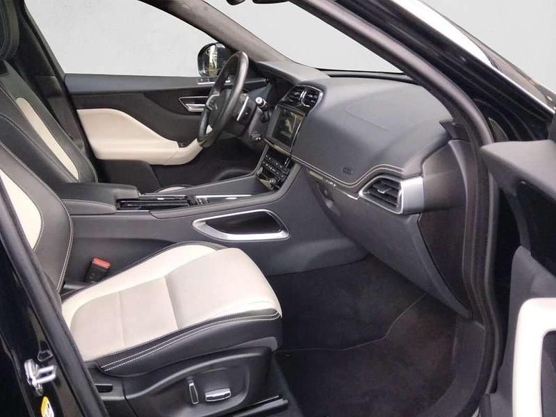 Usado Jaguar F-Pace R-Sport 180 CV (132 kW) 2021 Narvik black SUV