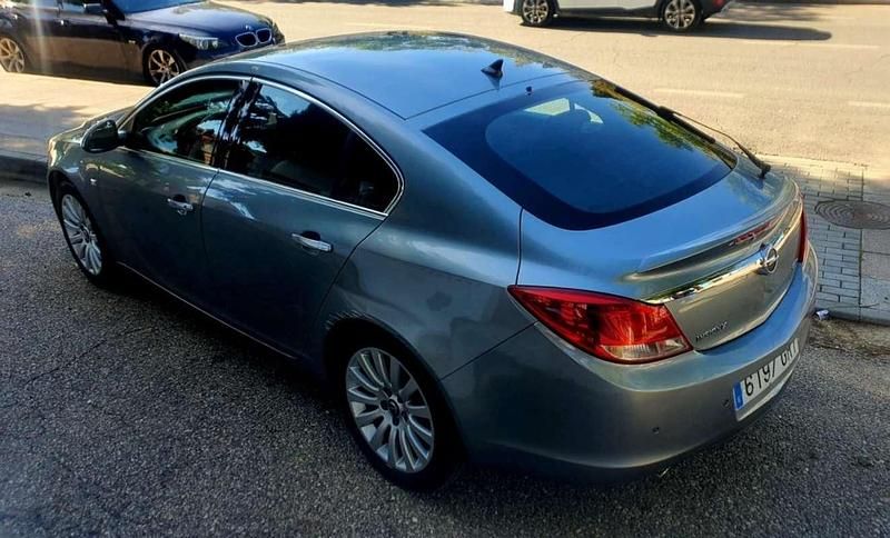 Usado Opel Insignia Cosmo 160 CV (117 kW) 2010 Gris Familiar