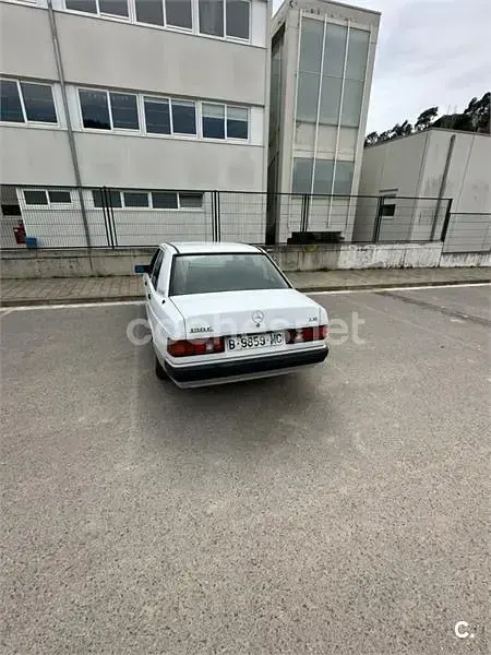 Usado Mercedes 190 109 CV (80 kW) 1991 Blanco Berlina