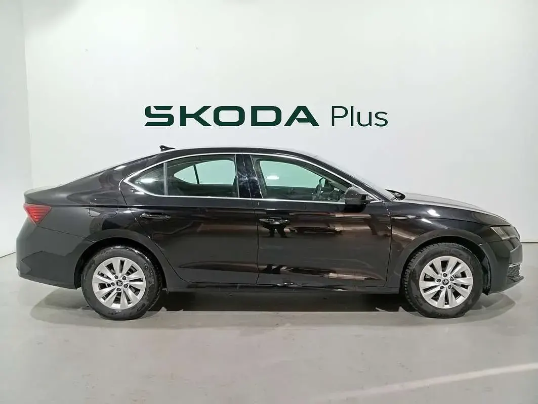Usado Skoda Octavia Selection 150 CV (110 kW) 2025 Negro Utilitario