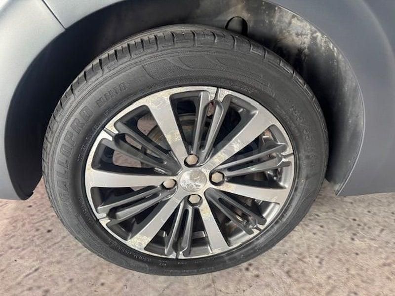 Usado Peugeot 208 Allure 82 CV (60 kW) 2015 Gris / plata Utilitario