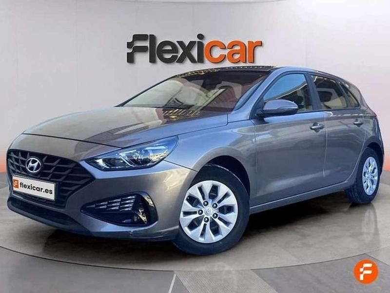 Usado Hyundai i30 120 CV (88 kW) 2021 Gris Familiar