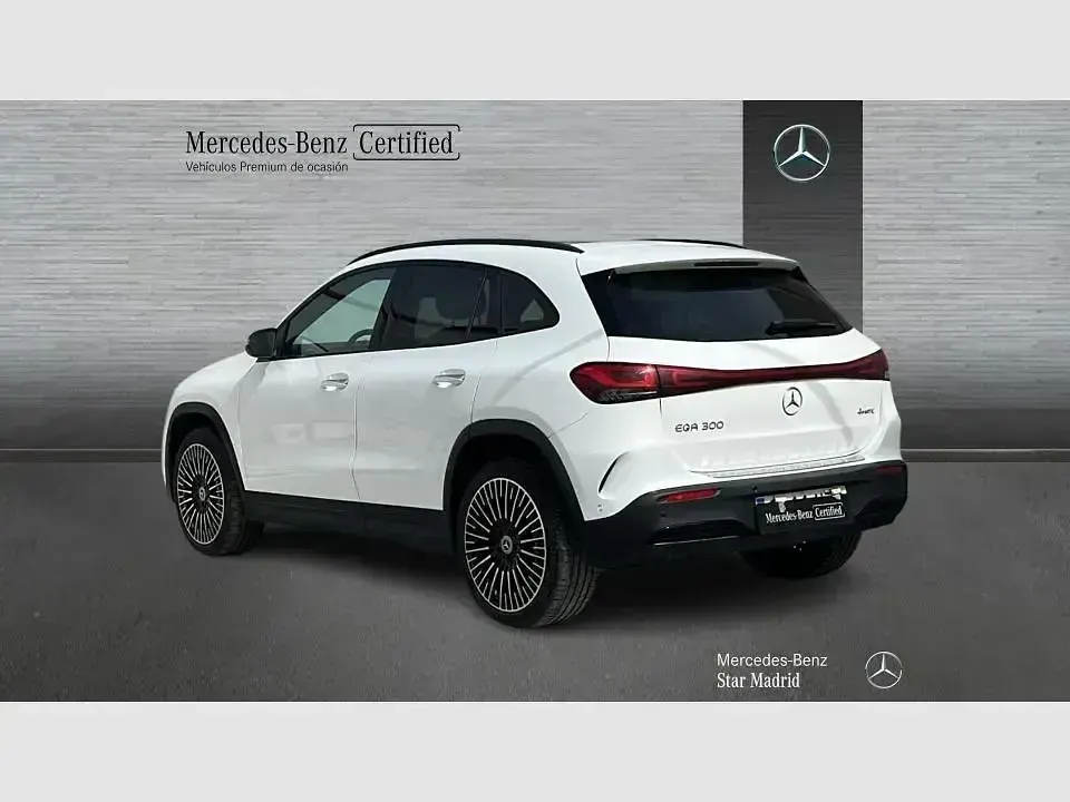 Käytetty Mercedes EQA300 167 kW (228 HP) 2024 Valkoinen Katumaasturi