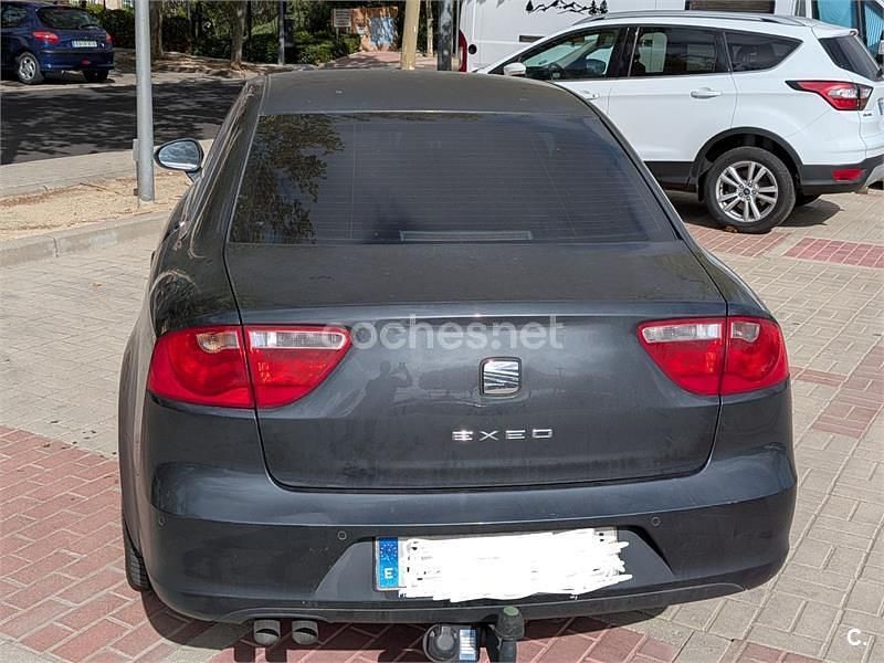 Usado Seat Exeo Style 143 CV (105 kW) 2011 Gris / plata Berlina