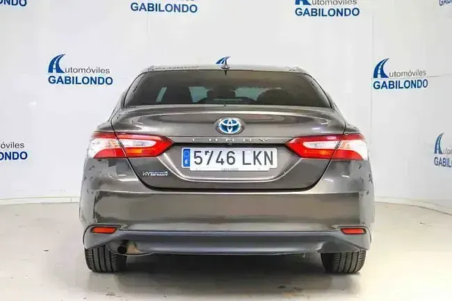 Usado Toyota Camry Advance 218 CV (160 kW) 2020 Marrón Berlina