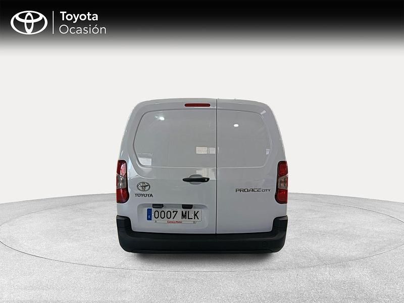 Usado Toyota Proace City City 100 CV (73 kW) 2023 Blanco Monovolumen
