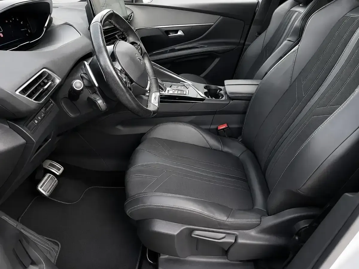 Usado Peugeot 5008 GT 130 CV (95 kW) 2021 Blanco SUV
