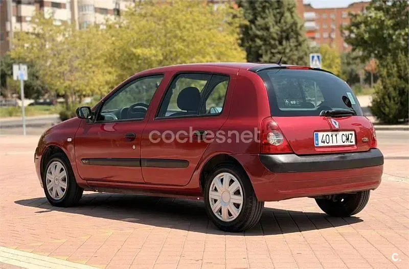 Usado Renault Clio II Expression 60 CV (44 kW) 2003 Granate Berlina