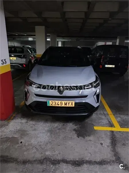 Usado Renault Captur Techno 100 CV (73 kW) 2025 Gris / plata SUV