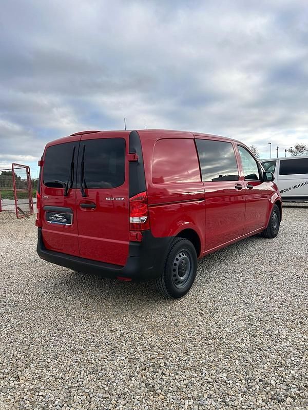 Usado Mercedes Vito 90 CV (66 kW) 2017 Rojo Van